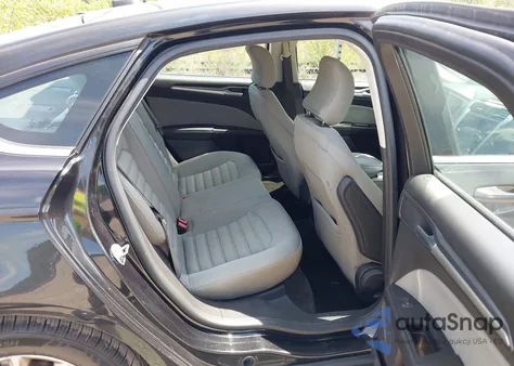 2015 Ford Fusion S z USA, uszkodzony, nr VIN 3FA6P0G72FR177740